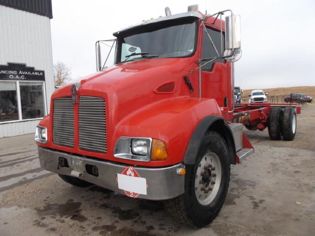 2004 KENWORTH T300 S/A CAB & CHASSIS TRUCK